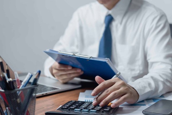 Comment bien utiliser votre compte bancaire professionnel ?