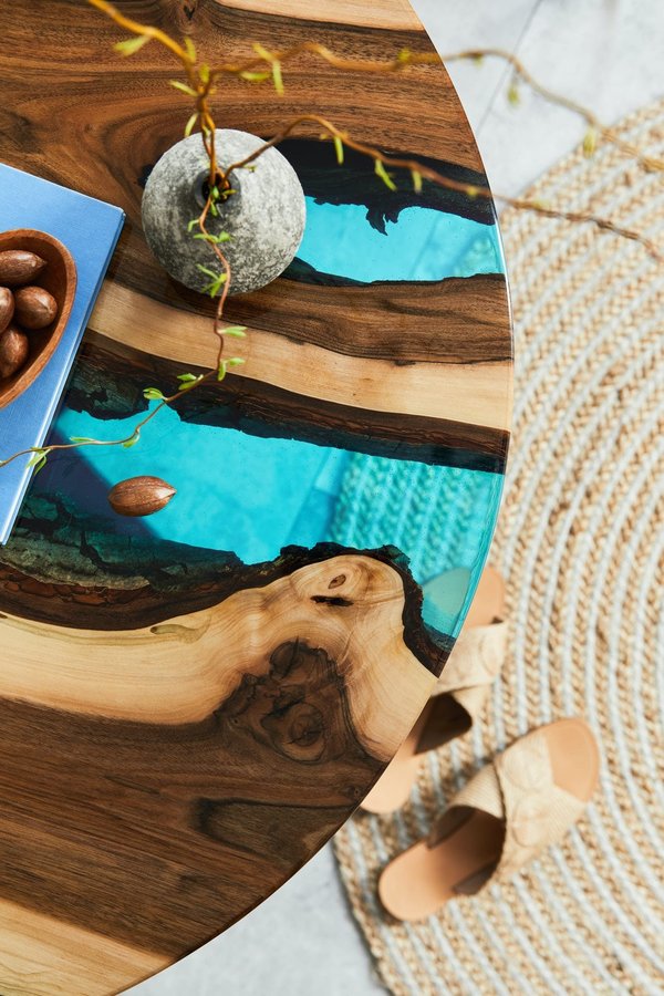 Tables rivières en époxy : l'élégance naturelle au cœur de votre décoration