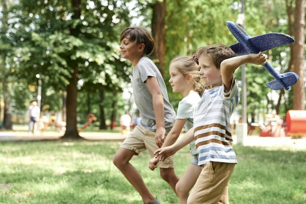 Y a-t-il des aires de jeux pour enfants dans ces campings ?